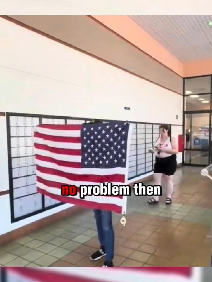 Karen Goes Ballistic on People Filming in Public!1 #KarenGoesBallistic #publicfilmingdebate #FirstAmendmentAudit #KarenMeltdown #CaughtOnCamera