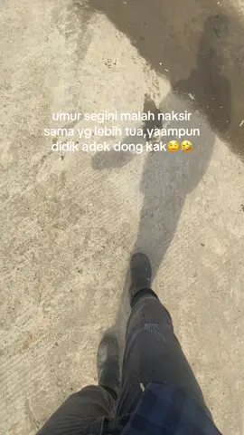 jdi gimana nih kak😭🤣#4u #kuli #storytime #bugissidrap #weldernation #welderindonesia🇮🇩 #imip_helmkuning👷‍♂️ #fyp #storykatakata #foryoupage 