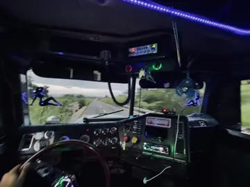 #lostrompudodela57🦜 #purotrokechingon🤩🚛 #portabledelujo😎😎😎💊💊☕ #trailerosmexicanos🇲🇽💯😎 #rutaspanamericanas🇬🇹🇸🇻🇭🇳🇳🇮🇨🇷🇵🇦 #traileroslocochones🇲🇽57😎✌🏻 