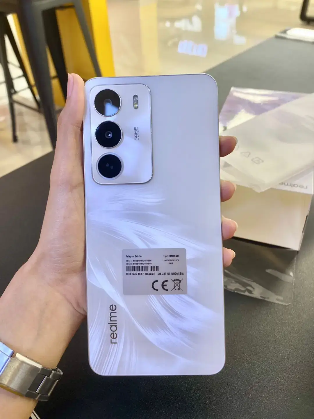 realme C71NFC  REKOMENDASI HP DIBAWAH 2JUTAAN KAKAK SPESIFIKASI TERBAIK DI KELASNYA . BATERAI BESAR , DESAIN MEWAH, KAMERA MANTEP, DI LENGKAPI BEBERAPA FITUR AI YG ADA DI HARGA 3JUTAAN 🤩 @realme Indonesia  #fyp #viral #realmewishlist #realmec71 #realme #rame #