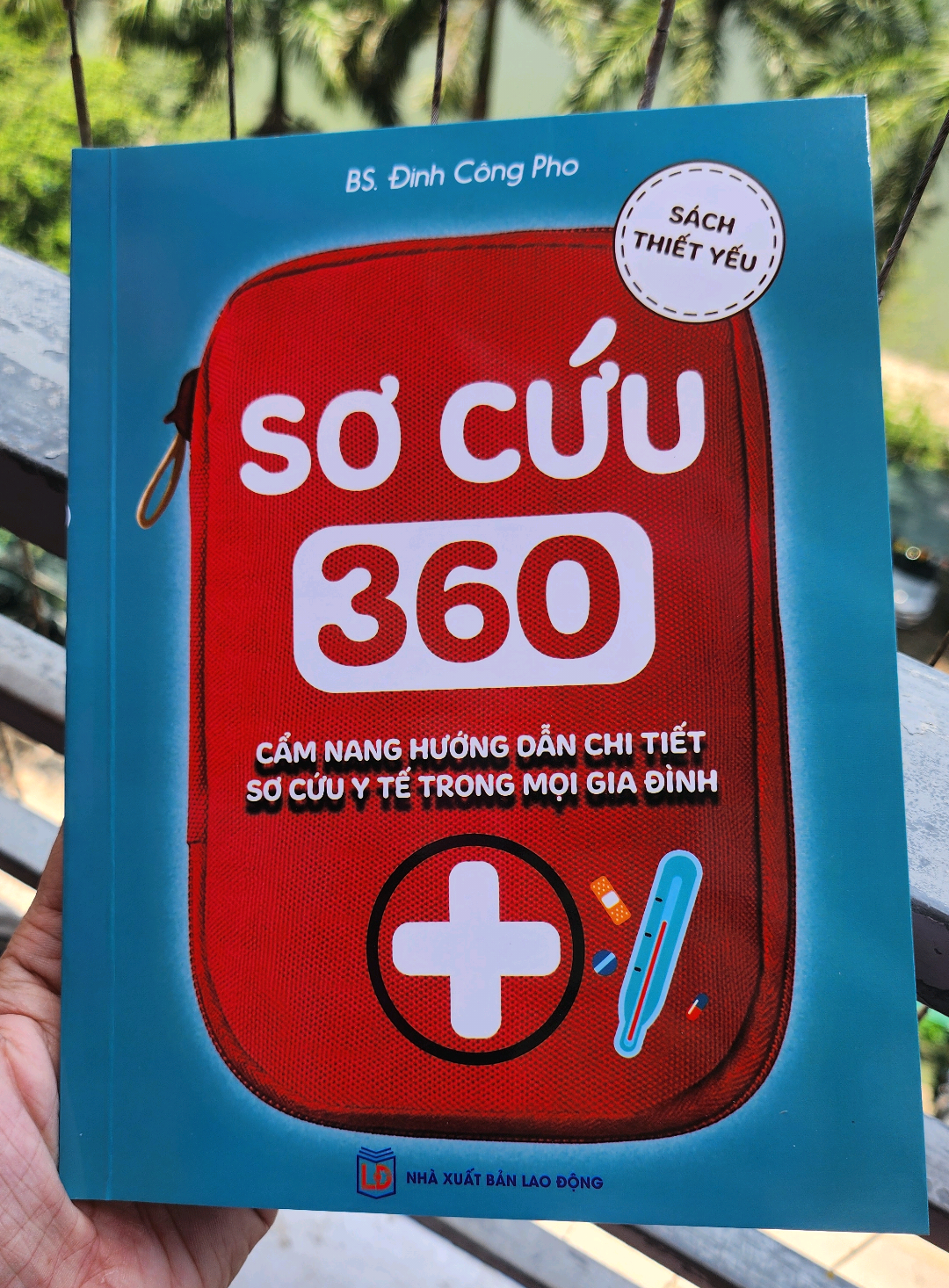 Sách Sơ Cứu 360 Xử Lý mọi tình huống. Nhà nào cũng nên có 1 cuốn để biết thêm kiến thức cần có trong mọi gia đình #sachsocuu #sachsocuu360 #xuhuong #chomkids #sachsocuunhanh #sachgiaoduc #socuu360 