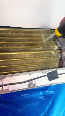 #airconditioning #hvac #aireacondicionado #minisplit #pressurewashing #airconditioner 