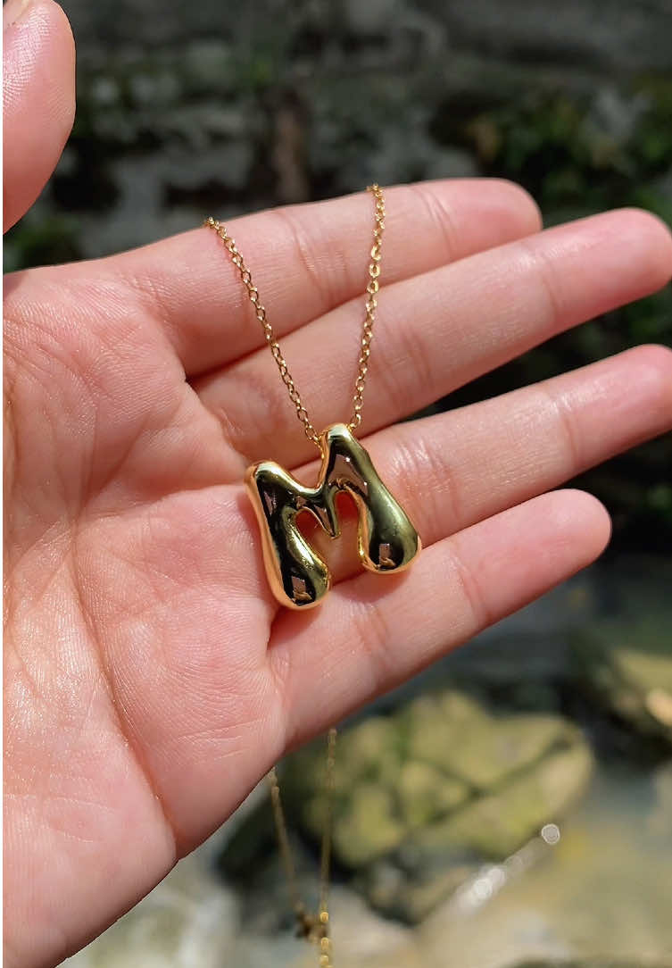 Huyy! Sobrang cute naman ng balloon necklace na 'to 🥹✨ Pasavogue siy! Pero 'wag ka ₱69 lang yan 🫶🏻 #fyp #necklace #bubblenecklace 