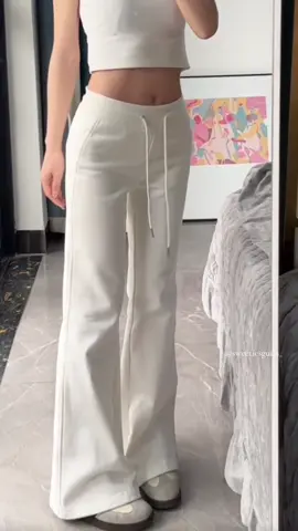 #celanamurah #sweatpants #celanawanitakekinian #OOTD #rekomendasioutfit 