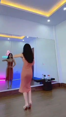 Dĩ vãng nhạt nhoè :)#xuhuongtiktok #Dancebar #daynhay #hạlong 