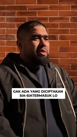 Lo bukan gak penting. Lo cuma belum ada di tempat yang bisa ngeliat lo sepenuhnya. Gak ada yang diciptakan sia-sia—termasuk lo.
