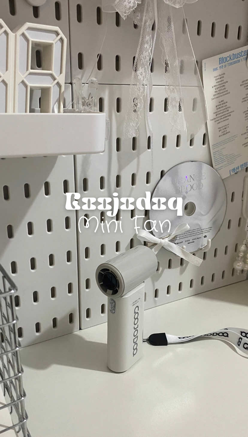 my first ever mini fan and i have no regrets at all #minifan #goojodoq #goodjodoqminifan #turbofan #portableminifan 