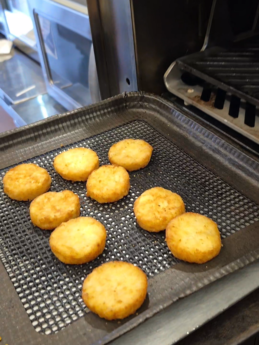 POV HASHBROWNS  #hashtag #hasbrowns  #breakfast  #POV #SUBWAY  #FYP  #TOP #LUNCH  #SNACK 