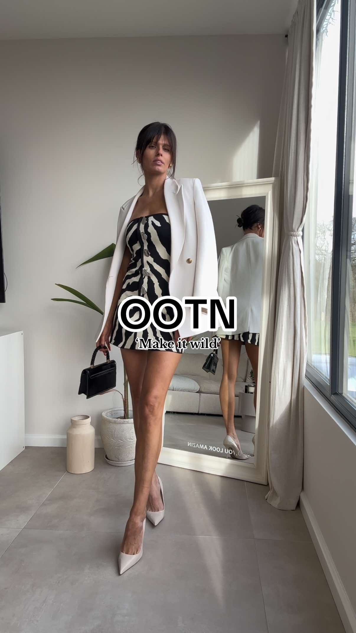 Who doesn’t love a little print?! @H&M  #hmoutfit #chicstyle #outfitinspiration #ootdinspirationdaily #minidress 
