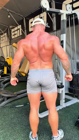 Back day pumps 💪🏻 #Fitness #menshealth #Summer #muscle #fitnessmodel #shredded #bodybuilding 