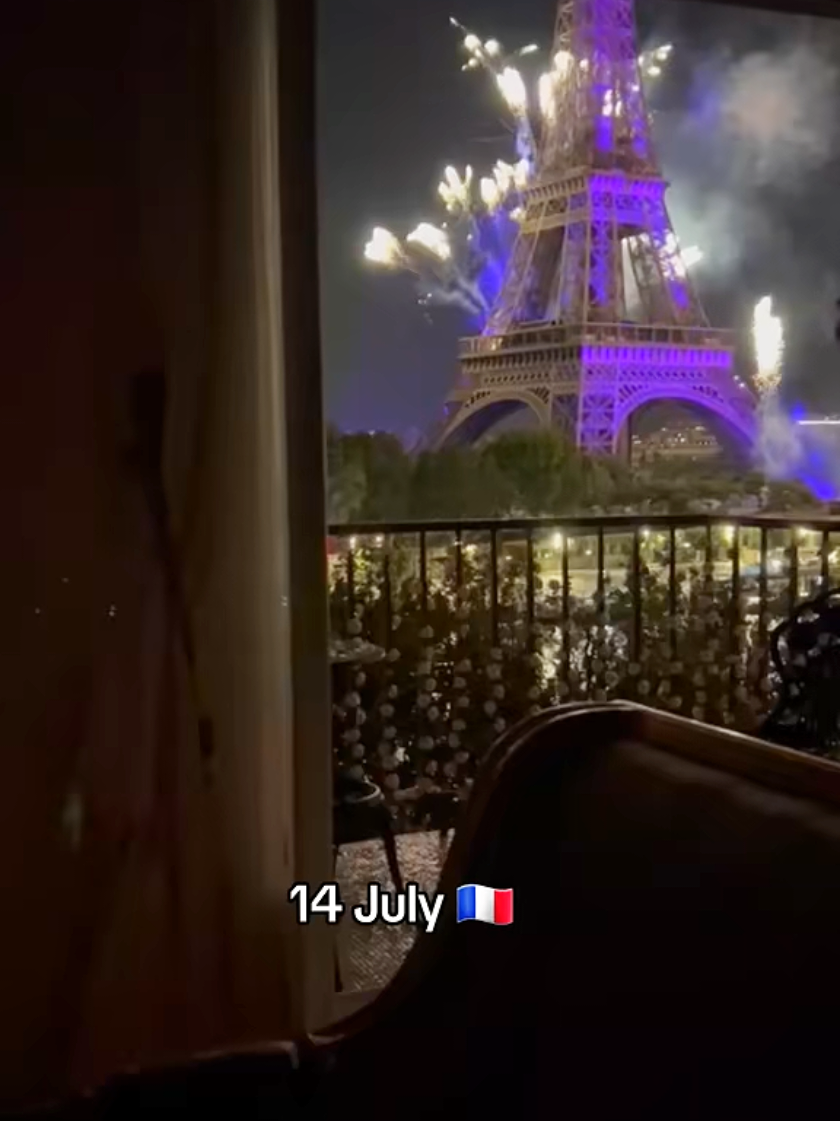 book now! link in our BIO ✨️  #eiffeltower #toureiffel #fireworks #14july #bastilleday #14julliet  #feudartifice #feuxdartifices 