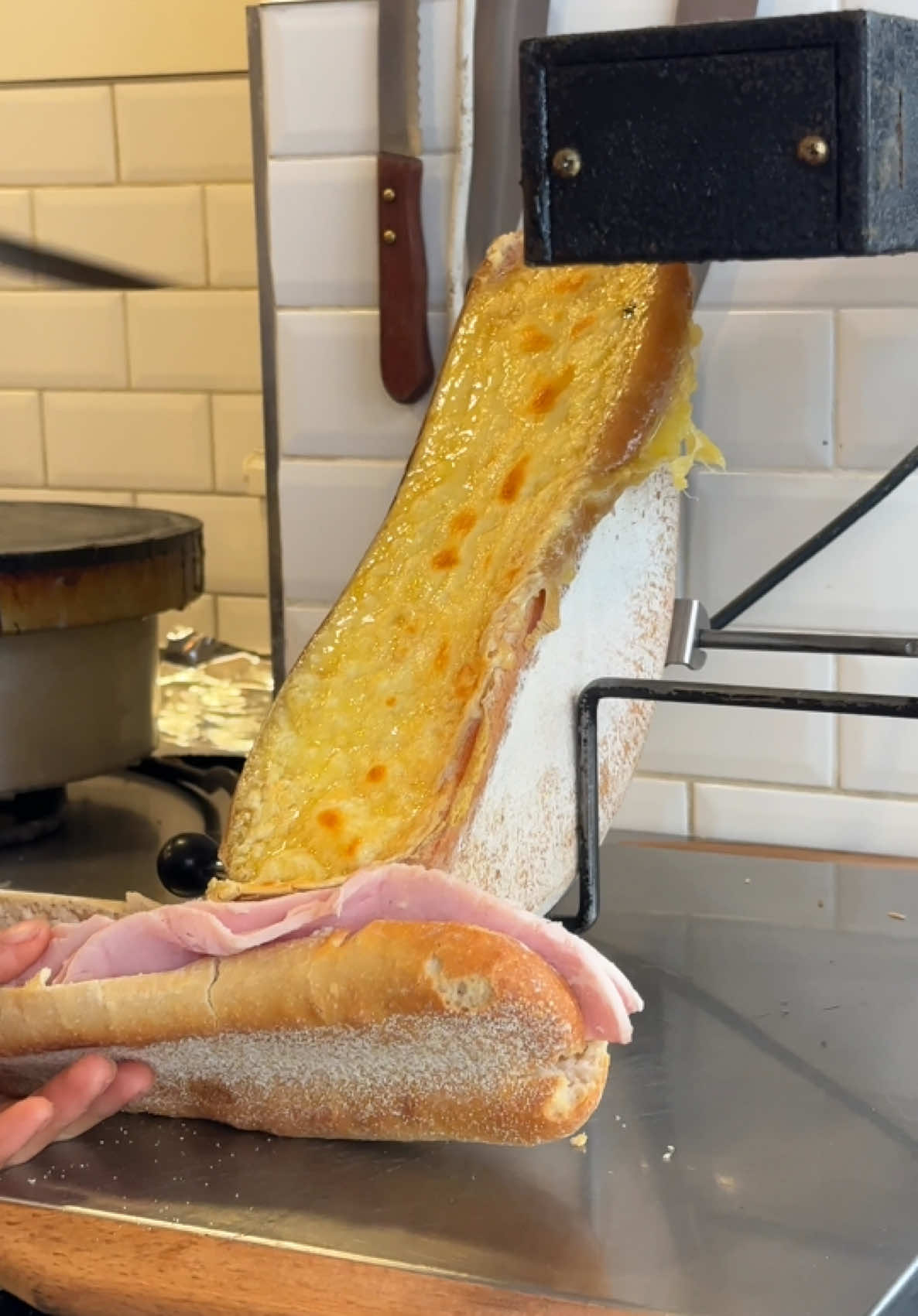 📍Grenouilles, Montmartre, Paris Would you eat this? #paristravelguide #parisitinerary #paristraveltips #paristrip #parisfoodmusttry #parismustgoplaces #paristhingstodo #visitparis #paristhingstodo #traveltiktok #europesummer #europedestinations 