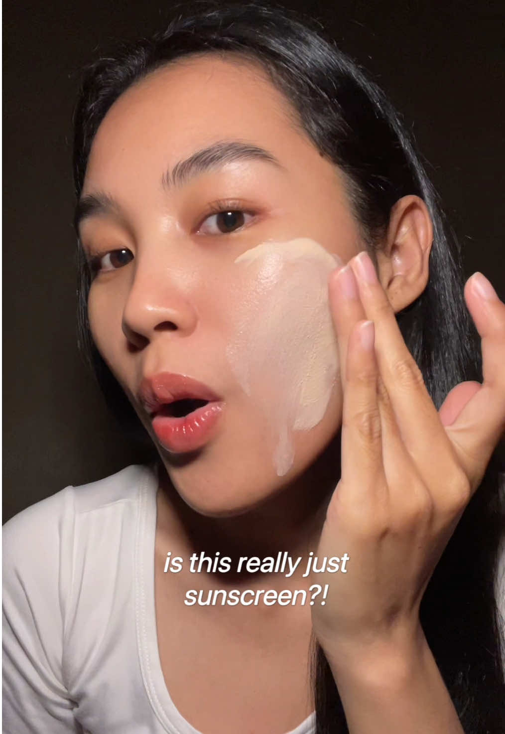 Sunscreen, but make it pretty ✨ Udah ada SPF, udah ada coverage. Tinggal tap-tap, langsung glowing✨@skin1004indonesia  #PoremizingTintedSunscreen #Tintedsunscreen #SKIN1004tintedsunscreen