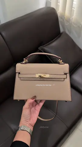 Cakep bangett yg iniii 🤩🌻 #taswanita #seagloca #tascantikmurah #handbag #slingbag #taspesta #tasselempangwanita #rekomendasitaswanita 
