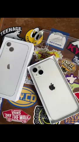 iPhone 13 128Gb Starlight Inter All Operator  •Baterai Health 97  •FacelD On✅  •True Tone On✅  •Speaker A/B On✅  •Kamera D/B Jernih✅  •Body Mulus  •Gratis softcase  •Harga: Rp 5,8 ajaaa Menerima Tukar Tambah🤝🏻