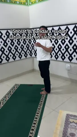 Padahal ada mihrab 😭