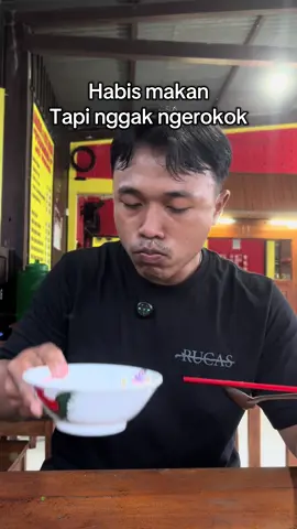Selalu ngemil tiap habis makan #cowo #bukanperokok #nosmoking #ngemil #basreng 