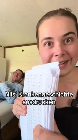 Wer muss ihn auch die ganze Zeit im Hintergrund beobachten? 😂
