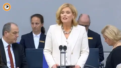 Nestlé-Werbeikone Julia #Klöckner würde so wohl am liebsten die Plenarsitzungen unterbrechen. Obwohl als Bundestagspräsidentin zur Neutralität verpflichtet, blockiert sie eine Kleine Anfrage zu den Maskendeals, um Spahn & weitere CDU-Politiker zu schützen #SpahnRücktritt #PIRATEN 
