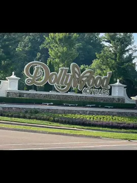 Dollywood part 1! I had a fantastic day at Dollywood the other day and will post more of my trip later! I grew up going here and never get tired of going. #dollywood #sevierville #pigeonforge #smokymountains 