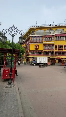 Aj lahore ka mosam bht acha hai #lahore #foryou #badshahimosque #haveli #rooftop #haveliresturantlahore #androon_lahore #foodstreet #badshaimasjid 