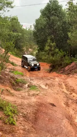 Powerful off-road driving #offroad #4x4