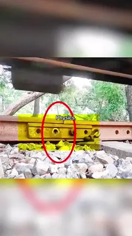 Thermal Expansion - Why are gaps left between railway tracks??? #physics #experimentunlimit #thermal #expansion #train #trackrailway 