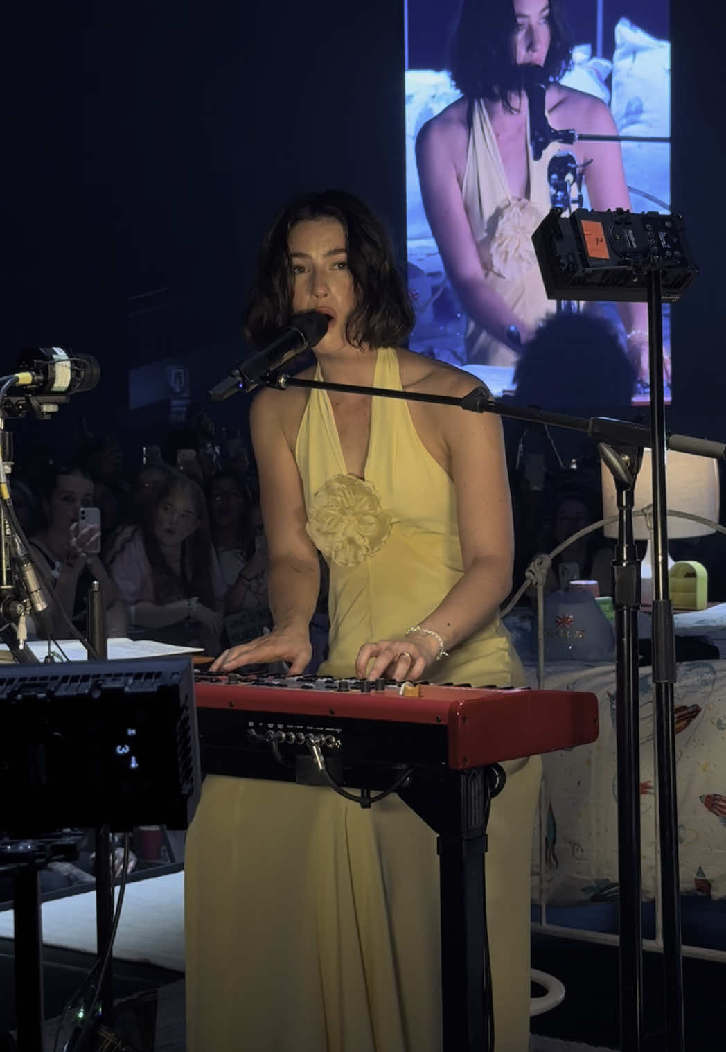 i miss you, i’m sorry in brussels💛 @gracie abrams #gracieabrams #tsou #thesecretofus #tsoutour #thesecretofustour #tsoubrussels #thesecretofusbrussels #gracieabramsconcert #imissyouimsorry #imyis 