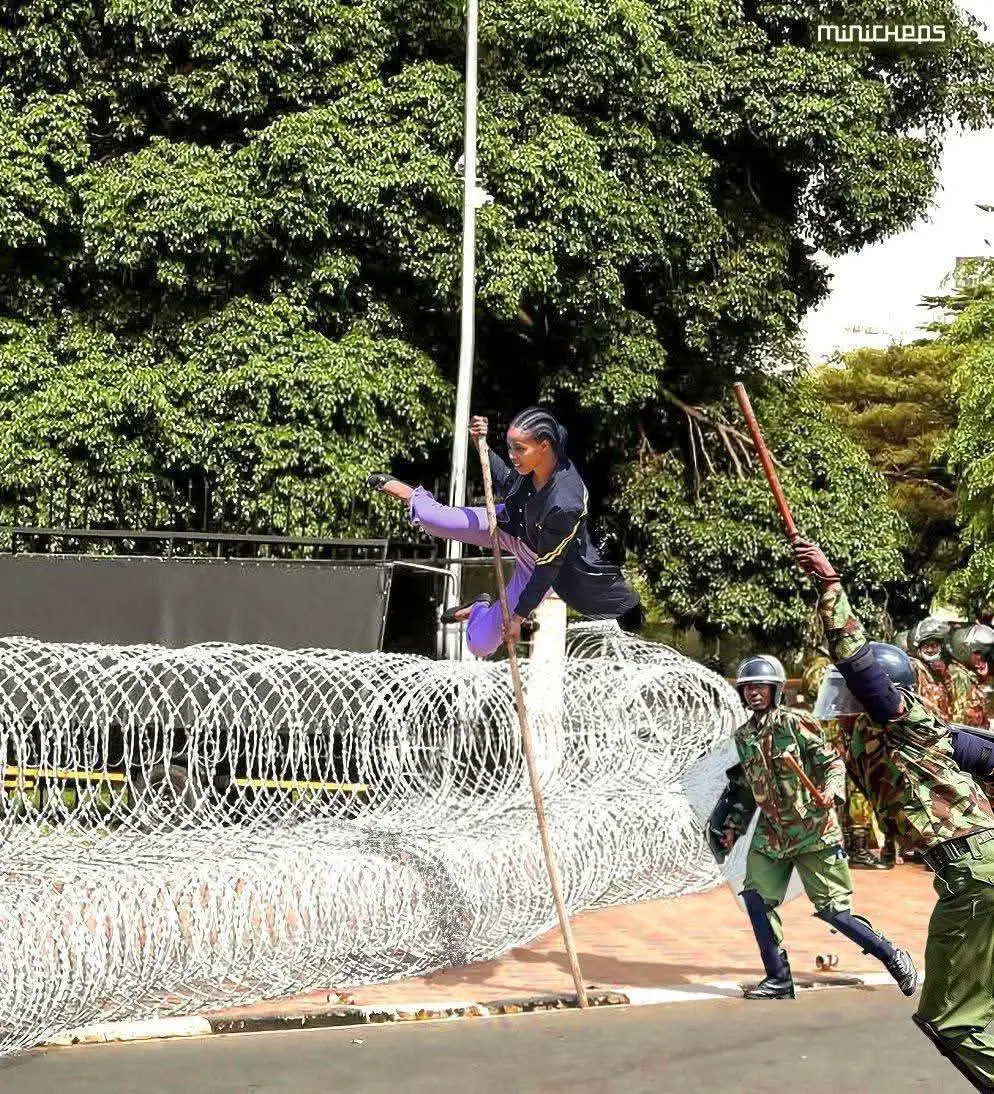 Pure talent, somebody tag her. #kenyantiktok🇰🇪 #maandamano #demonstration #peacefulprotest #genzsangtao #genzie #kenyayetu  #kenya #kenyaprotests 