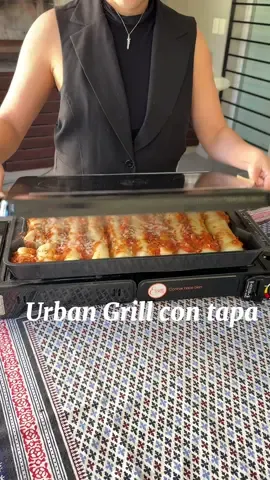 Una sartén? ¿Una parrilla? ¿Una especie de horno portátil? 💥 ¡Es TODO ESO y más! Llegó el Urban Grill con tapa y te juro que no te va a alcanzar el tiempo para probar todo lo que podés hacer: 🥩 Carnes jugosas 🍕 Pizzas crocantes 🥧 Tartas doraditas 🍰 Tortas esponjosas 🌯 ¡Y hasta canelones! Sí, leíste bien: ¡hasta CANELONES! Y sin prender el horno, ni calentar toda la casa 😅 💸 Está en PROMO de lanzamiento 🛍️ Aprovechalo porque vuelaaa ¿Ya sabés qué vas a cocinar primero? #UrbanGrill #PromoLanzamiento #CocinaFácil #TikTokArgentina #RecetasSinHorno #CocinaPráctica #EssenLovers #RecetasTikTok #CanelonesEnSartén #CocinaConEstilo #TartaSinHorno #HechoEnCasa #CocinaCreativa #CocinaSinComplicaciones