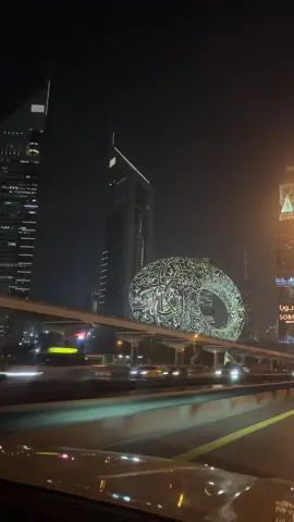 Dubaï by Night 🤩 #dubai #sheikzayedroad #dubaibynight #nightlife #dubainight #emirates 