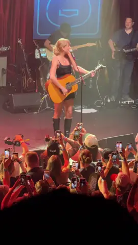 Taylor Swift surprise performance at Tight Ends & Friends at the Brooklyn Bowl in Nashville 6/24.  She loveeeessssssss Travis so much😭😭❤️❤️.  #teu #taylorswift #swift #nashville #kelce 