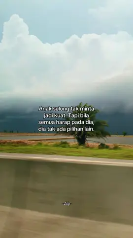 Anak sulung tu bukan tak penat… dia cuma tak biasa mengadu. Takde tempat nak mengadu 🙂  #quotes #foryou #xzybcaシ #anaksulung #lonely 