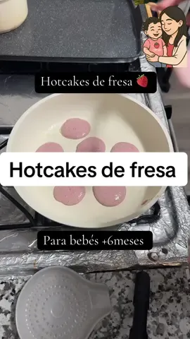 🍓 Hotcakes de fresa para bebés +6 meses 🥞 Una opción dulce natural, sin azúcar y perfecta para el desayuno o snack 👶🏼 Aptos desde los 6 meses, siempre que ya hayan probado los ingredientes por separado. Suavecitos, frutales y listos en minutos 💛 #HotcakesParaBebés #DesayunoBLW #RecetasParaBebés #FresasParaBebés #BabyFoodIdeas #BLW #BebéDe6Meses #ComidaSaludable #SinAzúcar 🍓🍌🥞👶🏼