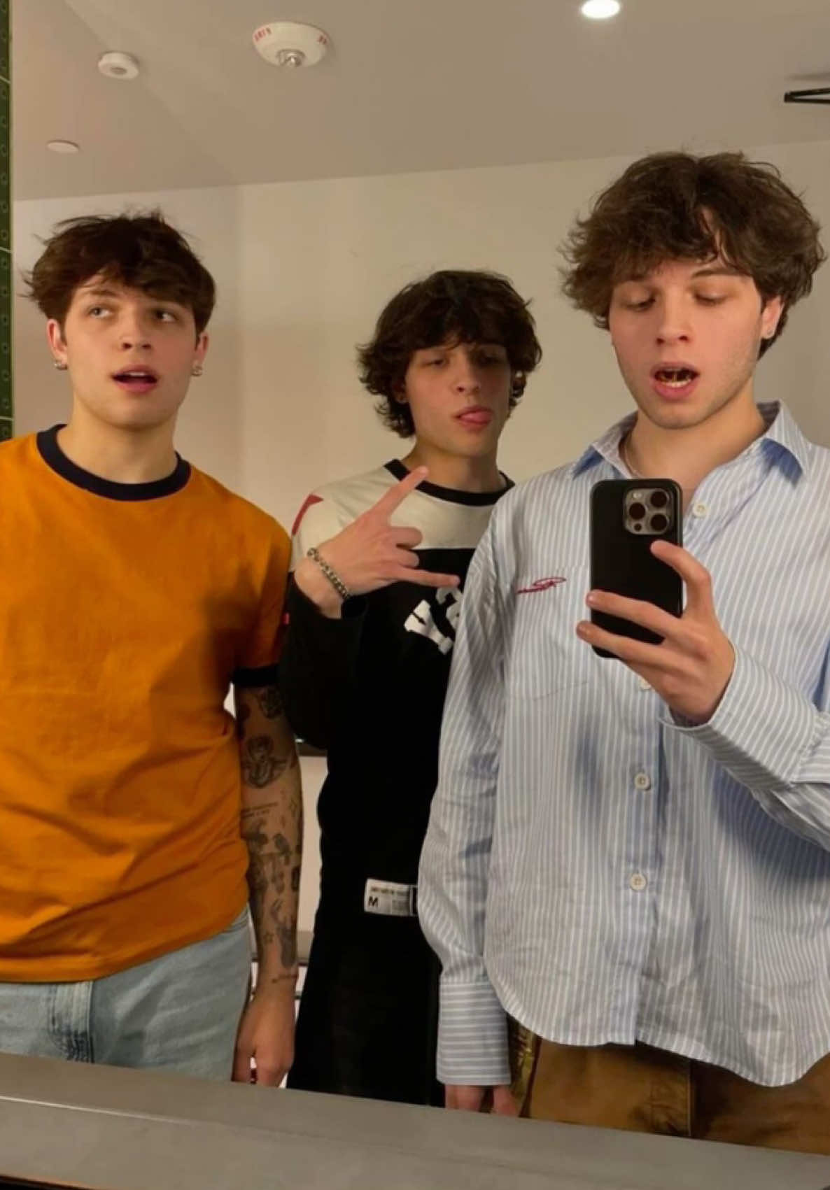 i love them so much ! 🩵  this video is hilarious.  @Sturniolo’s @Nicolas Sturniolo @Matt @Christopher Sturniolo  #fyp #foryoupage #sturniolotriplets #sturniolos #nicksturniolo #chrissturniolo #mattsturniolo #sturniolo 
