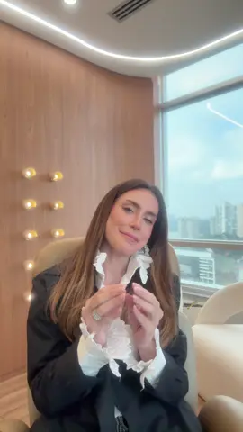 A busca pela validação dos outros é o que, aos poucos, adoece a nossa essência. Quando o nosso valor depende de aplausos externos, a alma se cala. É tempo de olhar para dentro! ❤️