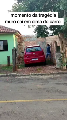 muro cai em cima do carro #foryou 