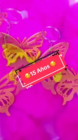Hermosos detalles para todo tipo de evento en esta oportunidad para 15 años. Escríbenos al: 78861978 #llaveros #fiesta #15años #grabadolaser #dorado #recuerdos 