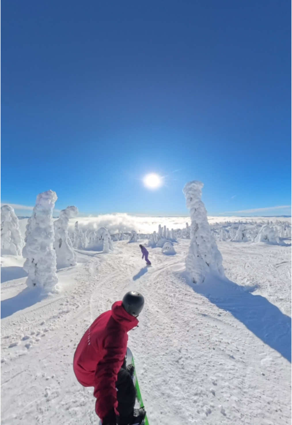 Navitgating the snow ghosts of @Big White Ski Resort 🫶 #snowboarder #snowboarding #snowboardtiktok #explorebc #snowboardlife #wintervibes #mountainlife  @insta360_official @Dopesnow 