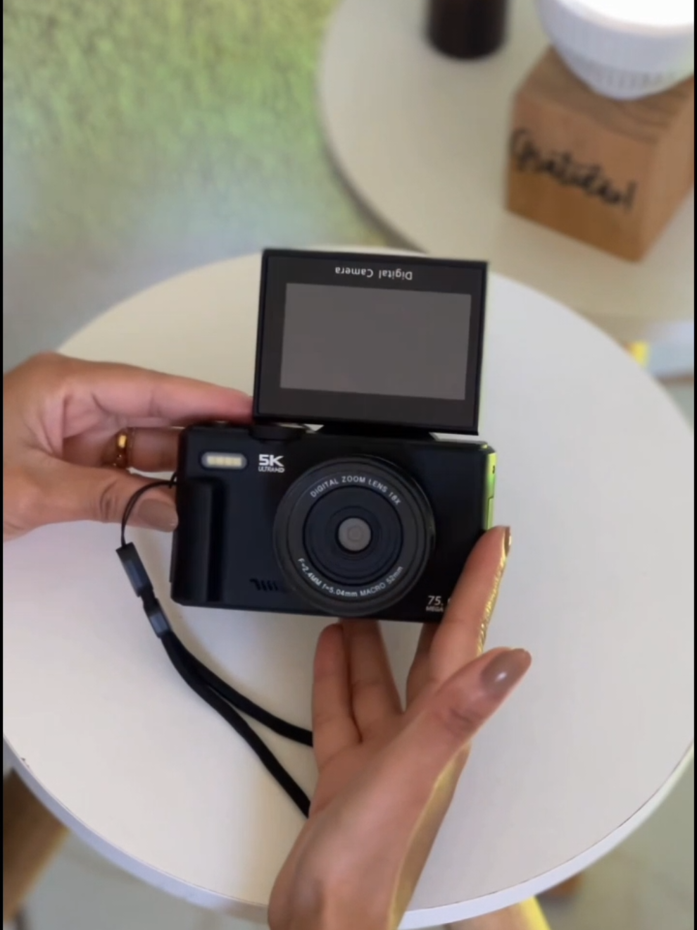 Qual o sonho de menina que você realizou quando já era adulta? 📸✨️  CÂMERA DIGITAL 5K Ourlife 75 MP Flip Screen Wifi Vintage Vlog WD08 128GB