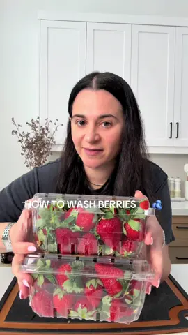 tired of your berries going bad quickly? use this kitchen hack to have your berries lasting for weeks (plus, it gives them a good cleaning) 🍓 follow @everything_delish for more kitchen hacks and simple recipes!  1. Add strawberries or berries to a large bowl or salad spinner and add 5-10 cups of cold water until fully covered.  2. Add in 1 tsp of BAKING SODA and mix. Let sit for 10 minutes.  3. Wash berries off with cold water and let air dry for 5-10 minutes. Pat off the excess water. Make sure they are dried fully and slice berries. Store in an airtight container with a piece of paper towel. Enjoy! #KitchenHacks #cookingtip #strawberries #fruit #berries #healthy 