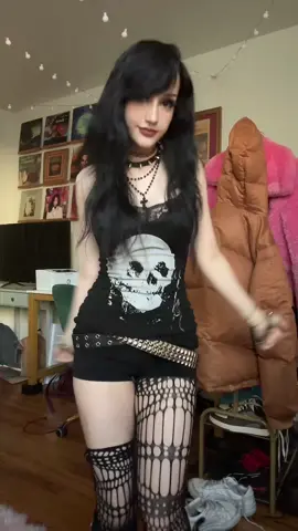 Little outfit video ^-^ #OOTD #2hollis #alternative #alternativeoutfits 
