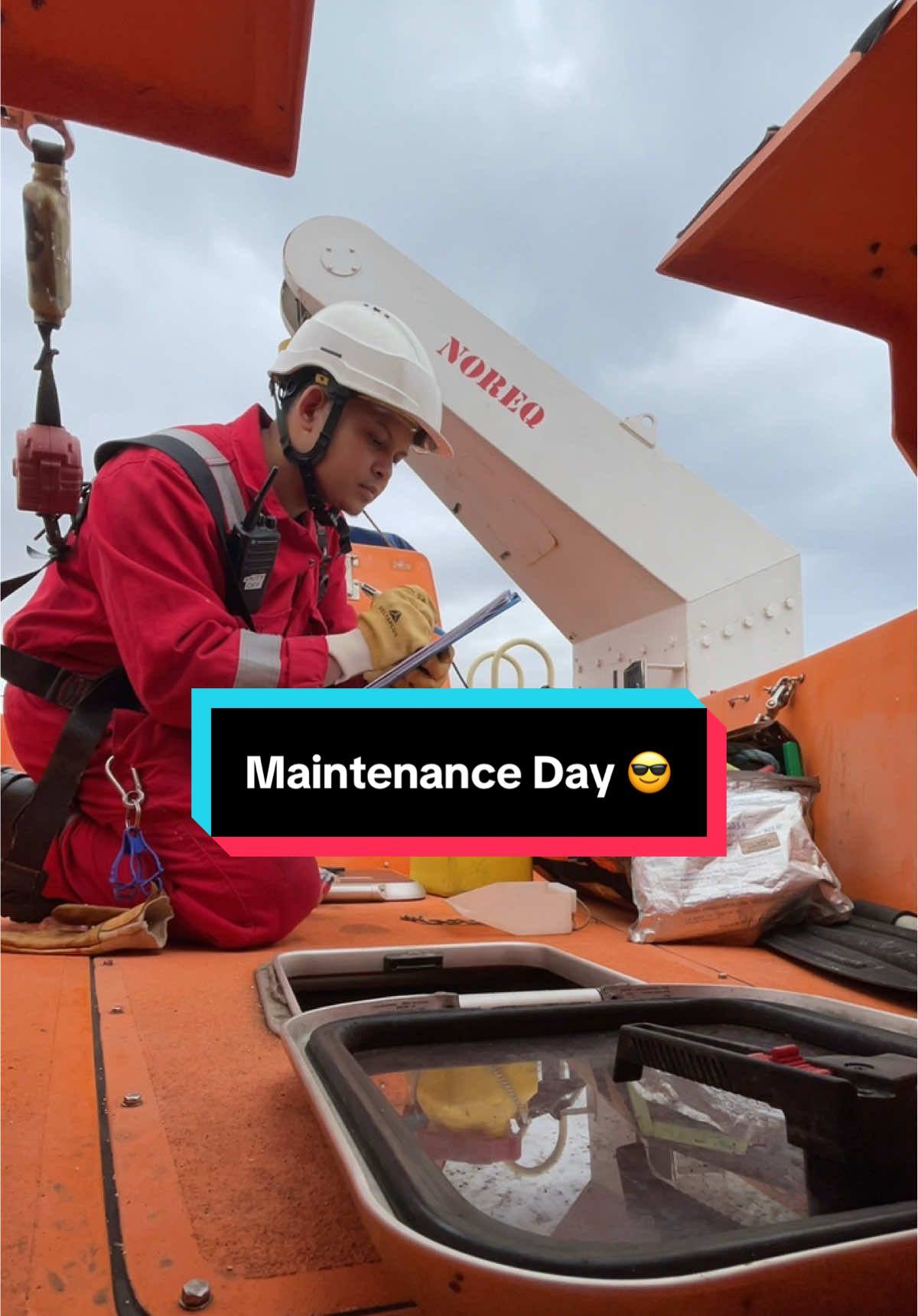Let’s do some maintenance. #LSA #FFA #seaman #seamantiktok #offshore #cableship #sea #sailor #marino #marinoph #seamanlife 
