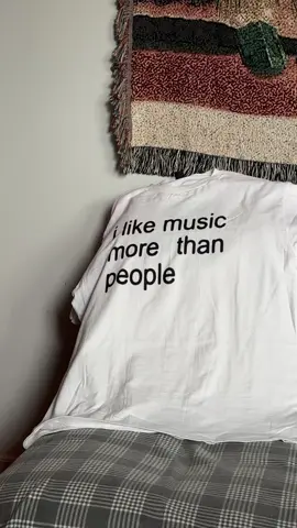 i like music more than ppl </3