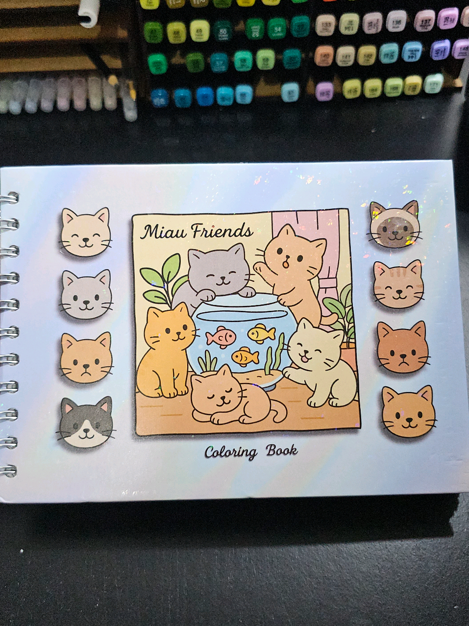 Livro novo na areaaa😍😍 Super fofinho de gatinhos🥰  Querem ver eles pintados?  #miaufriends #coloring #bobbiegoods #livrodecolorir #marcadorestouch 