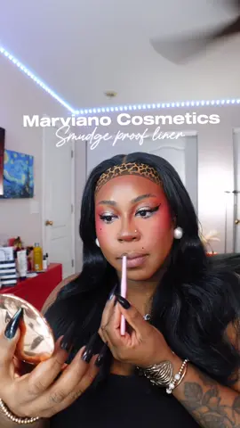 Trying a smudge proof lip liner from @_marvella___ ! Absolutely obsessed with the formula! Gonna do a wear test next !! @Marviano Cosmetics Espresso Martini ✨ #creatorsearchinsights #creatorinsights #blackgirlmakeup #BeautyTok #marvella #marvianocosmetics #lipliner 