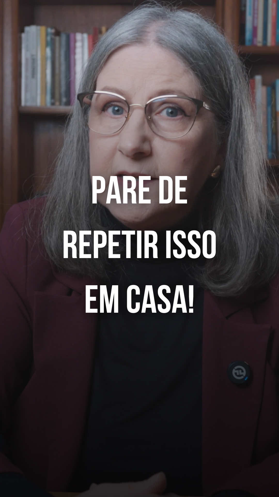 🧠 Você está ensinando escassez sem perceber. Frases como “não temos dinheiro” ou “isso é coisa de rico” estão programando sua família para viver no modo sobrevivência. E o pior? Você repete isso sem nem se dar conta. 💥 Acredite: o jeito que você fala sobre dinheiro cria o destino financeiro da sua casa. Reclamou do chefe, do salário, do preço das coisas? Seus filhos estão ouvindo. E aprendendo. Eles herdam crenças, não só genética. 🔁 Mude agora: ❌ “Não dá pra pagar” ✅ “Como podemos conseguir?” ❌ “É muito caro” ✅ “Vamos encontrar um jeito” 👁️ Este vídeo precisa ser visto por todo mundo que quer quebrar o ciclo da escassez. 💬 Você ouviu essas frases quando era criança? Comenta aqui embaixo. 🔁 Salva pra lembrar 📩 Manda pra alguém que fala isso o tempo todo #prosperidade #dinheiro #mentalidadedecrescimento #reprogramação #frasesquecuram #maternidadeconsciente #crençaslimitantes #dinheiroconsciente #abundância #frequenciadoamor #paisconscientes #famíliaprospera #educacaofinanceira