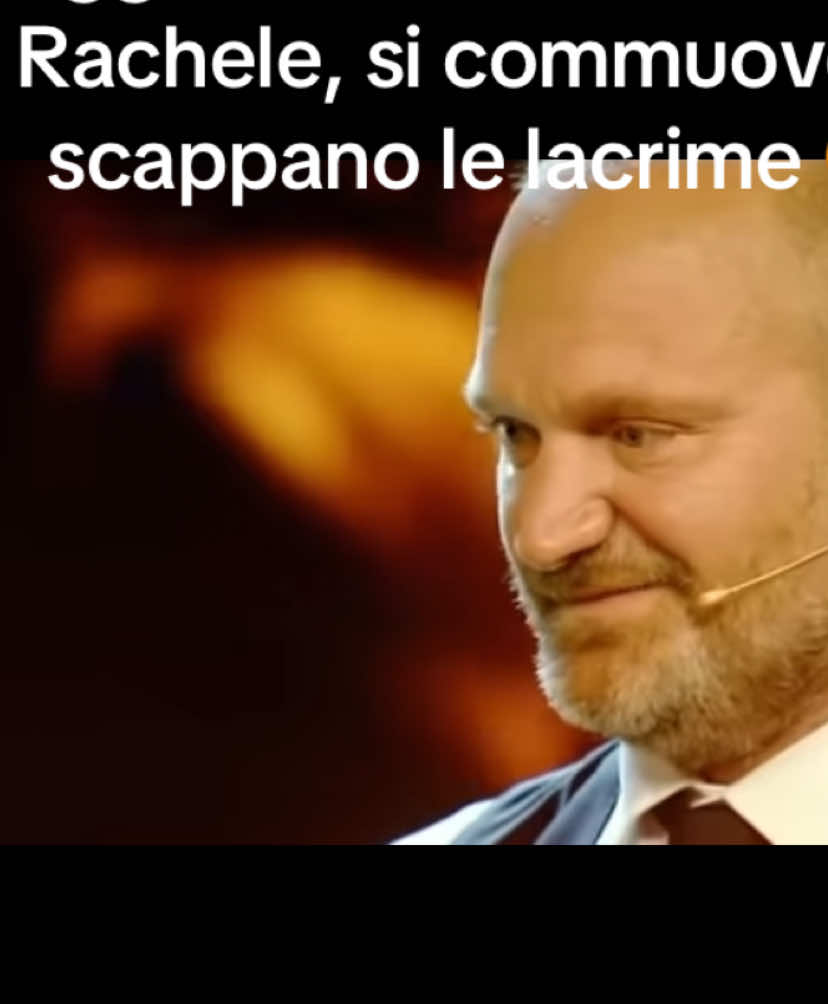 Uno dei momenti più belli, sicuramente il più toccante, della carriera di Pucci. Andrea Pucci legge una lettera alla figlia Rachele aprendo il suo cuore e dichiarandole tutto il suo amore. #pucci #comico #andreapucci #zelig #divertirsi #colorado #emozioni #emozioniindescrivibili #emozioni_stupende #emozioniuniche #emozioniforti 