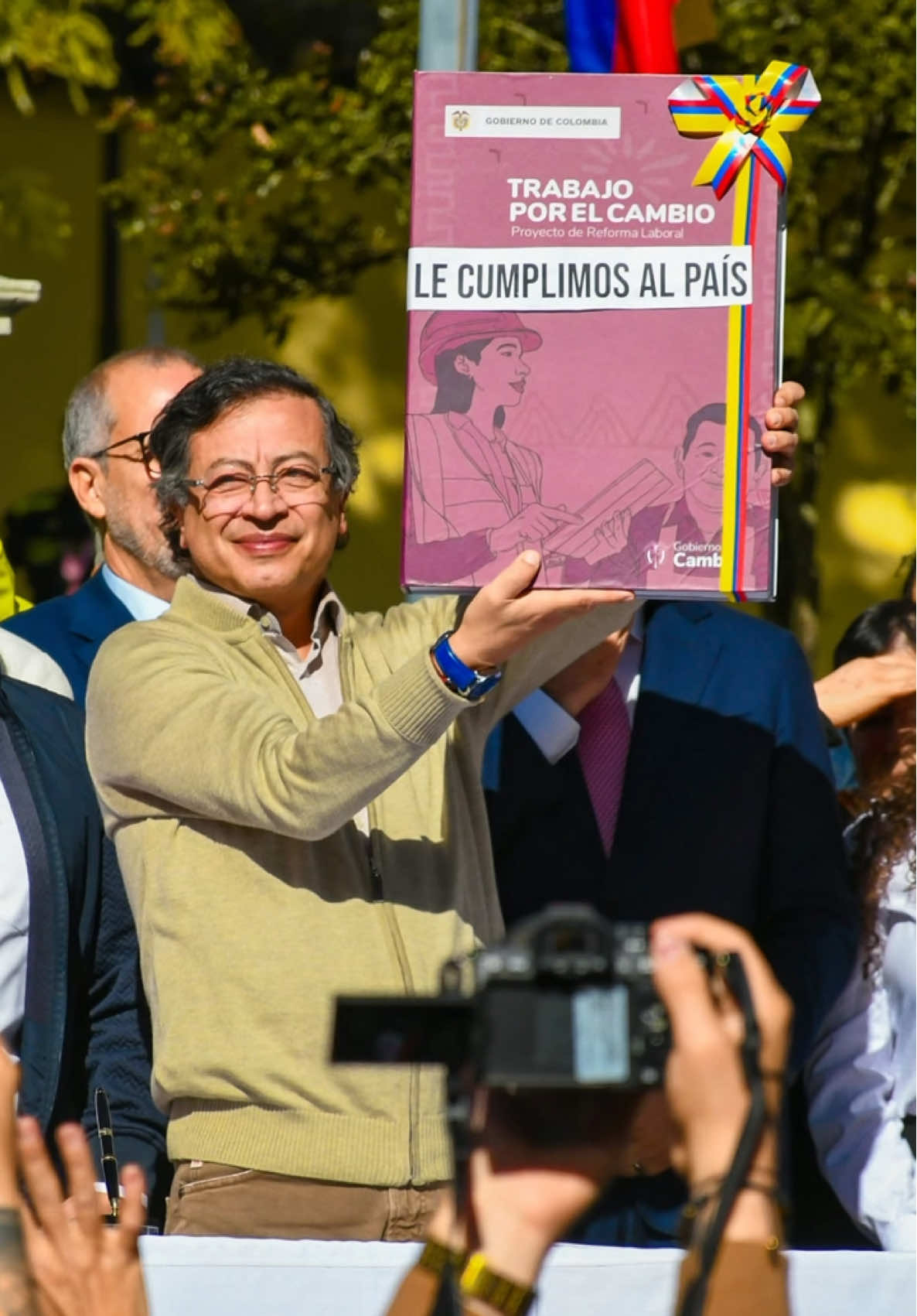La Reforma Laboral ya es Ley de la República de Colombia. Hemos cumplido, estamos cumpliendo, ¡Palabra que sí! #trabajo #reformalaboral #colombia #GustavoPetro #Pueblo #obrero #madres #servicios #petropresidente 