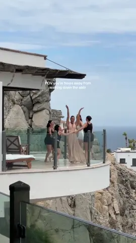 it’s the morning of your wedding and you’re surrounded by your soulmates #weddingday #2025bride #cabosanlucas #weddingdayvibes #bridalera @SKIMS @ARAKII 